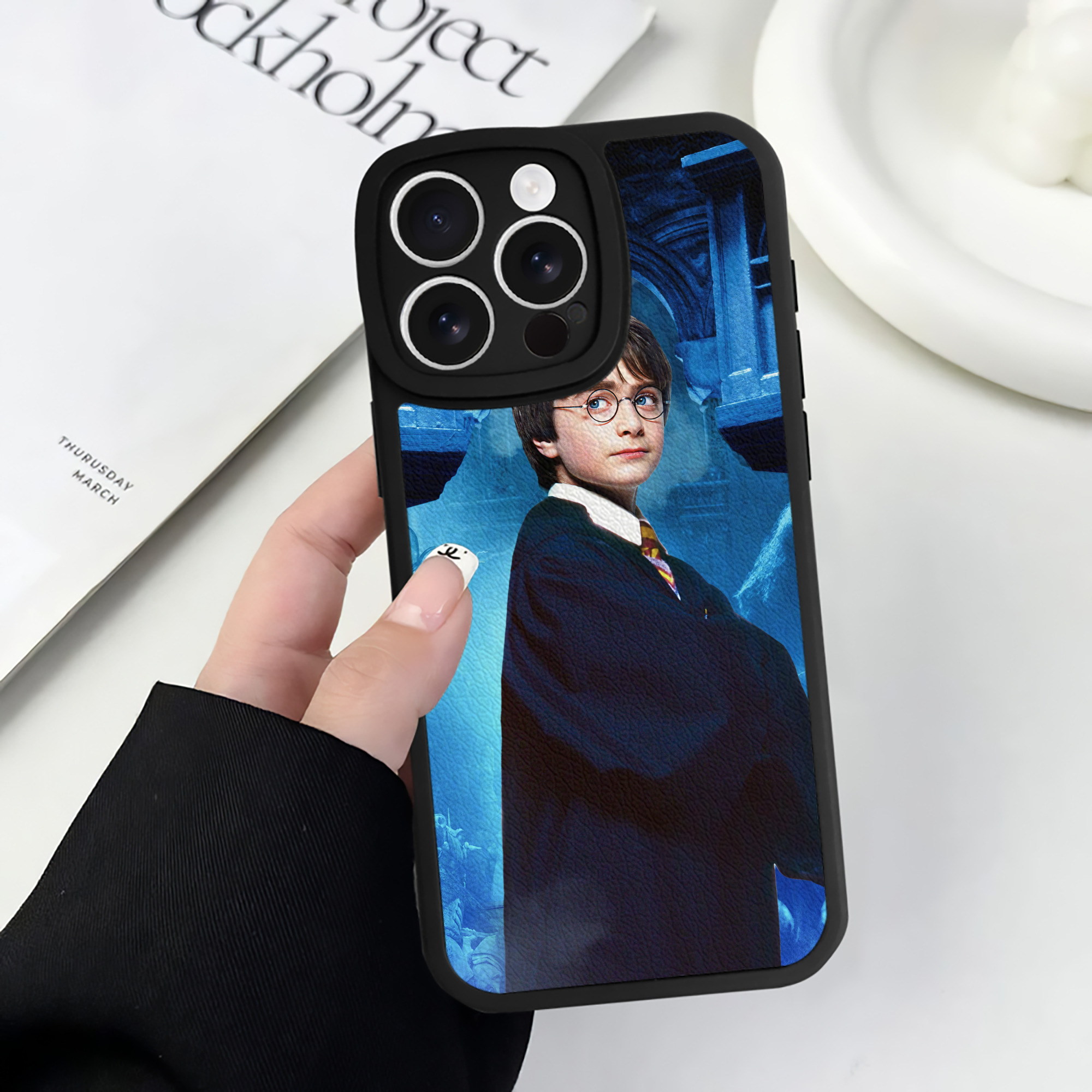 （画像用） Harry Potter ハリー・ポッターシリーズ 【iPhone 16シリーズ対応】シリコンスマホケース（レザー調） 材質：シリコン
